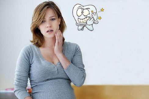 Thay đổi tiết tố khiến bà bầu bị viêm nha chu