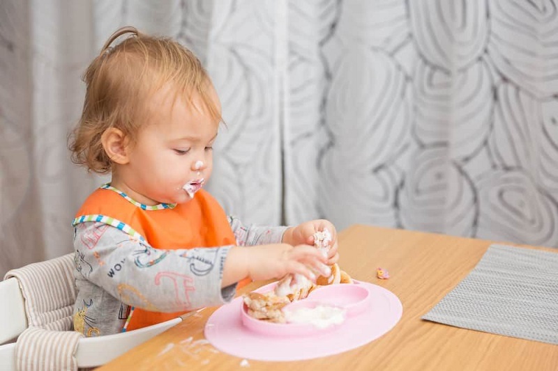 Xây dựng chế độ dinh dưỡng hợp lý cho trẻ mọc răng chậm