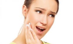 Ê răng sau khi cạo vôi do nhiều nguyên nhân khác nhau gây ra