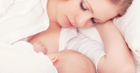 Viêm lợi là triệu chứng dễ mắc phải của phụ nữ đang cho con bú