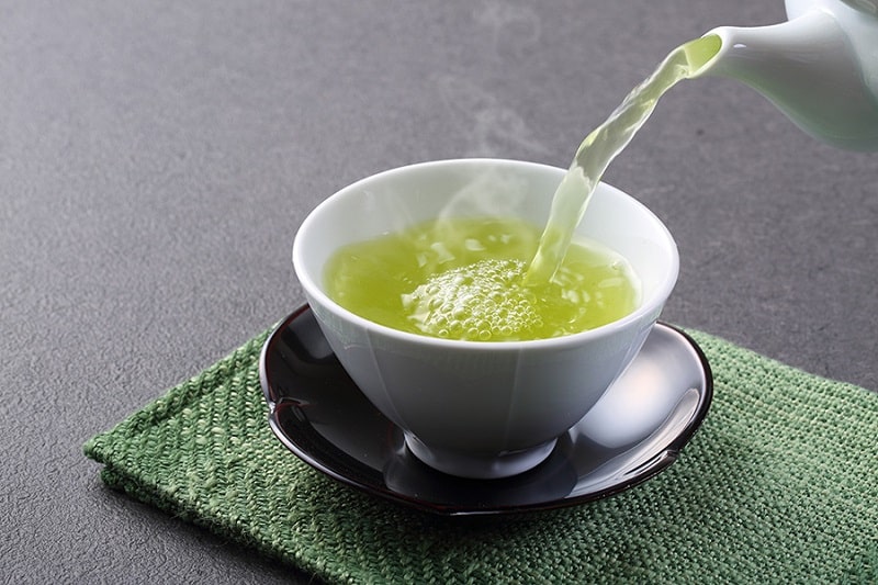 Nước trà xanh có tác dụng sát khuẩn rất tốt