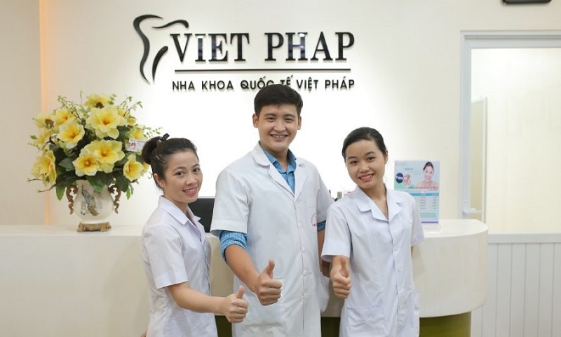Đội ngũ y bác sĩ tại phòng khoa Quốc tế Việt Pháp - Chi nhánh nha khoa ở Hà Nội