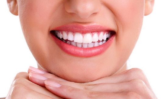 Trồng răng sứ có đau không còn phụ thuộc vào bác sĩ thực hiện
