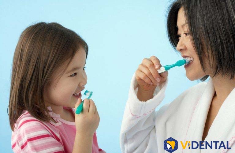 Hướng dẫn trẻ vệ sinh răng miệng đúng cách sau khi niềng răng