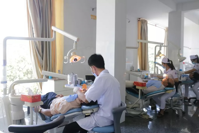 Khoa Răng Hàm Mặt của Bệnh viện đa khoa tỉnh Hòa Bình có trang thiết bị hiện đại