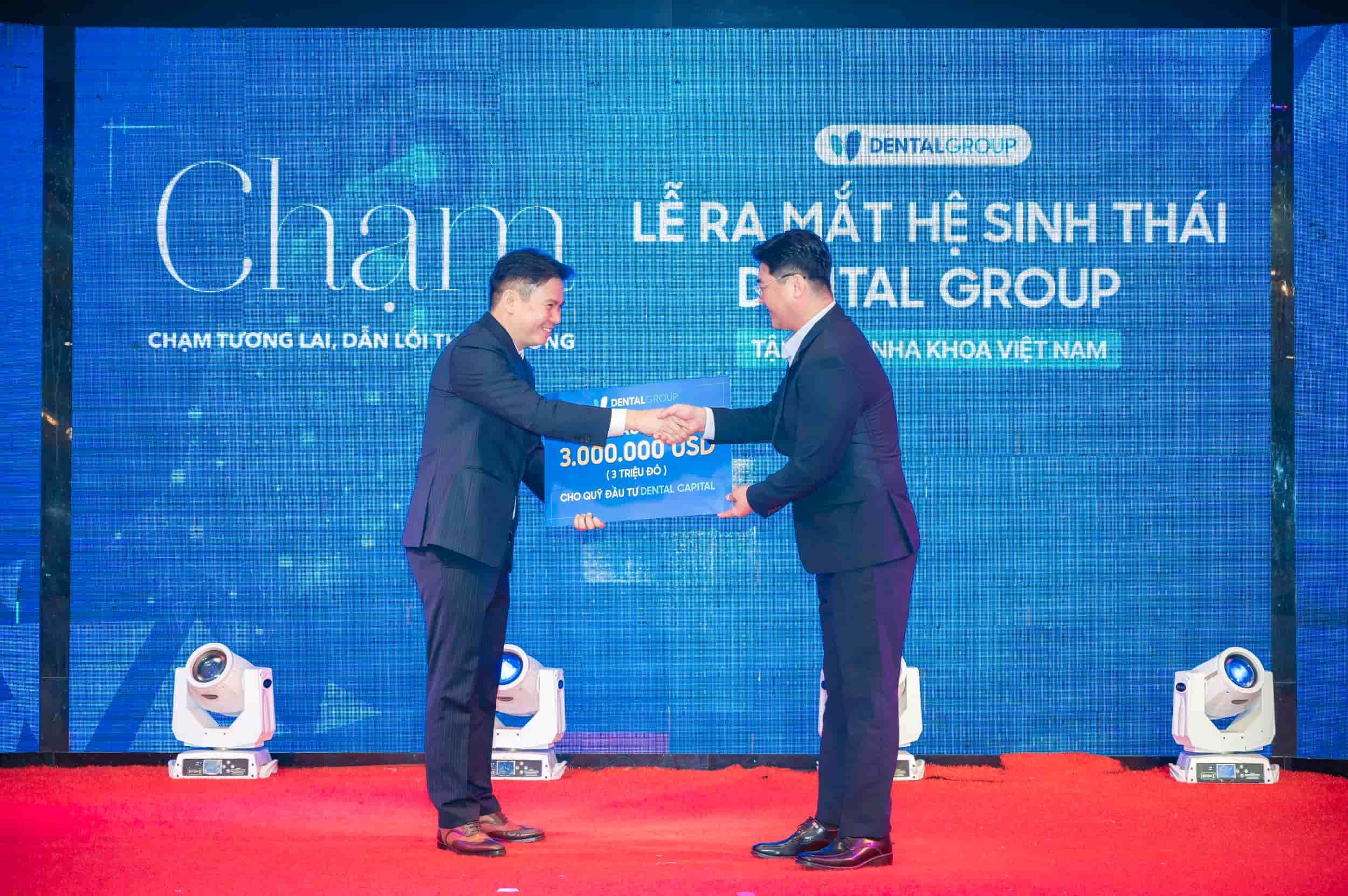 Ông Nguyễn Văn Bằng - Chủ tịch HĐQT tập đoàn Dental Group nhận đầu tư từ đại diện Quỹ Đầu tư Nha khoa Hàn Quốc